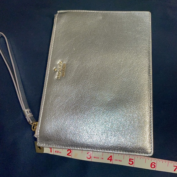 Silver Kate Spade Wristlet ♠️ - Picture 2 of 3